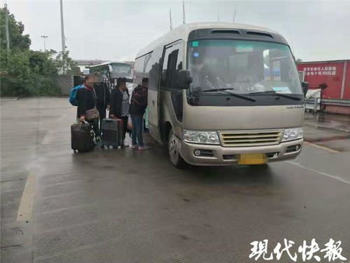 21名退休老人結伴坐黑車去旅游被查, 以后不貪小便宜了